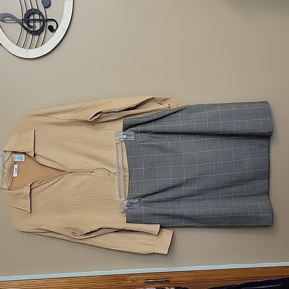 Ladies sz LP button-down shirt (price for shirt only) - Picture 5 of 6